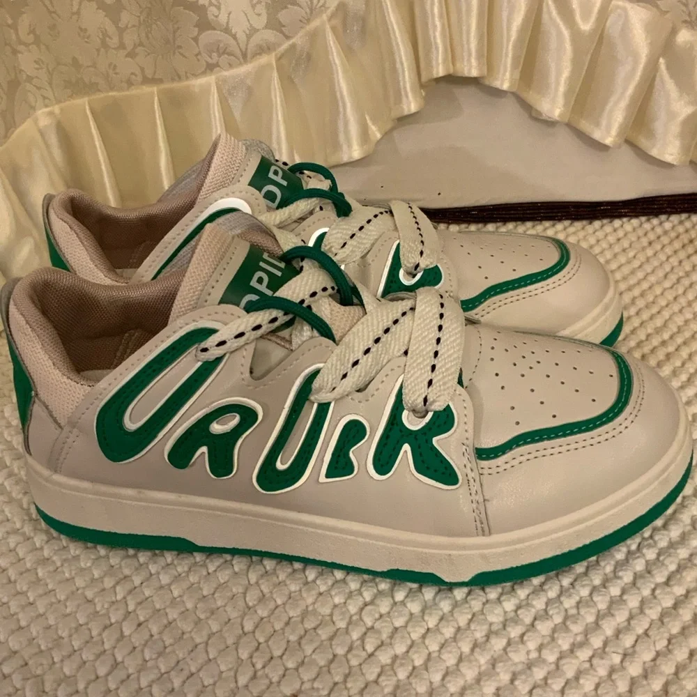 SKATE SHOES
